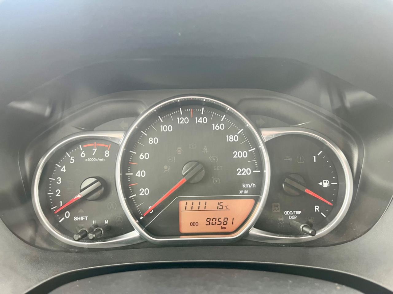 Toyota Yaris 1.3benz 2015 90.000km perfetta per neopatentati