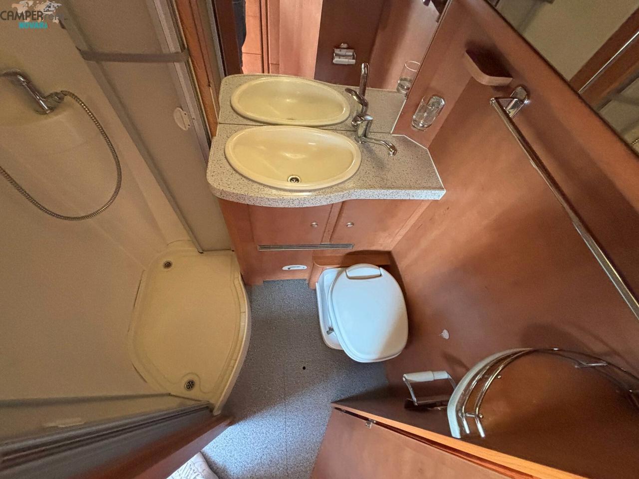 CARTHAGO CHIC I 47 - motorhome con letto matrimoniale in coda ed ampio garage