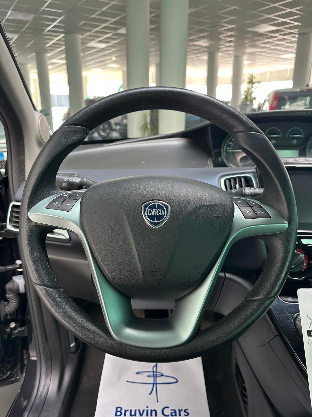 Lancia Ypsilon 1.0 FireFly 5 porte S&S Hybrid Platino
