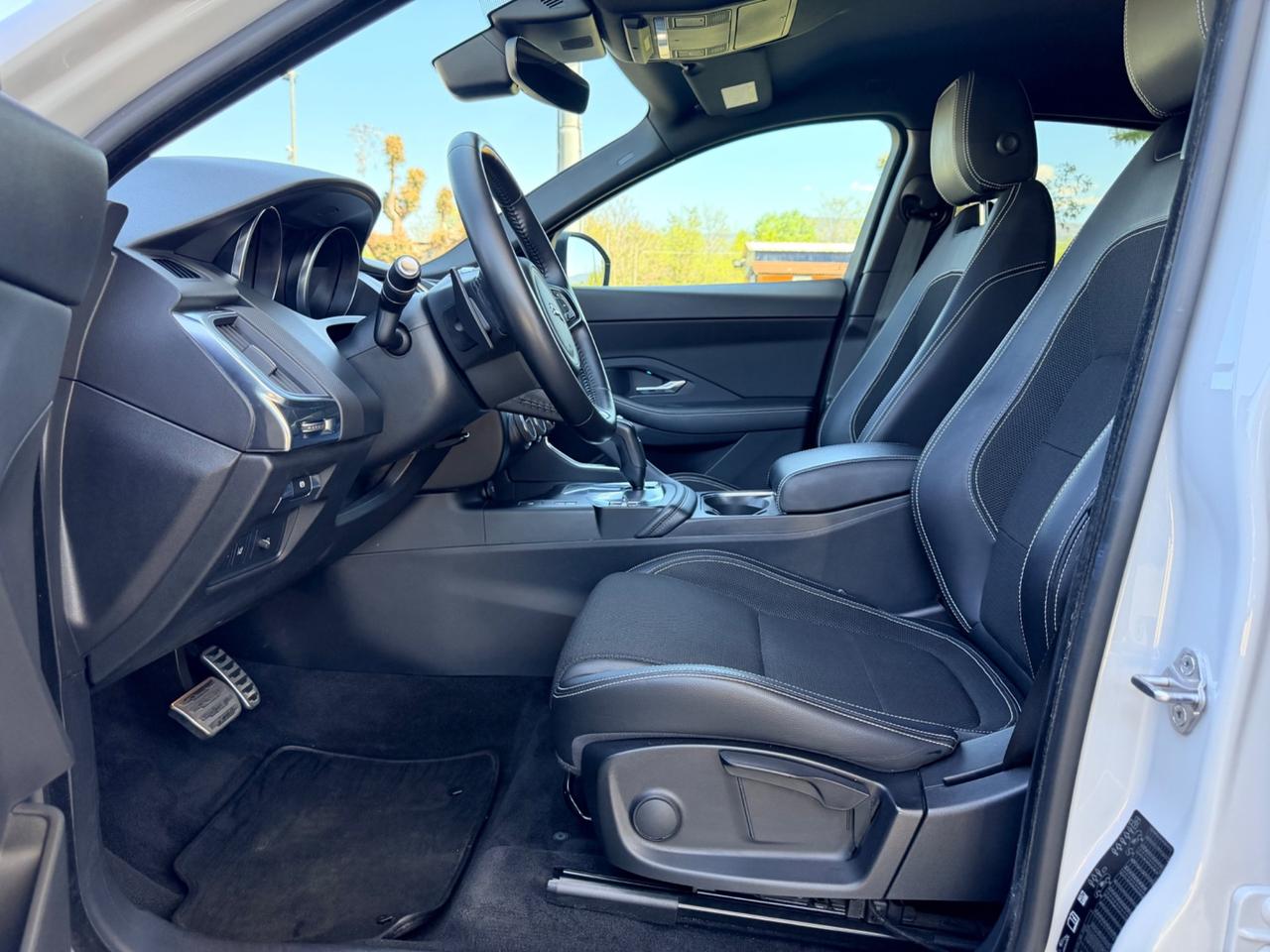 Jaguar E-Pace 2.0D 150 CV AWD aut. R-Dynamic HSE gesso
