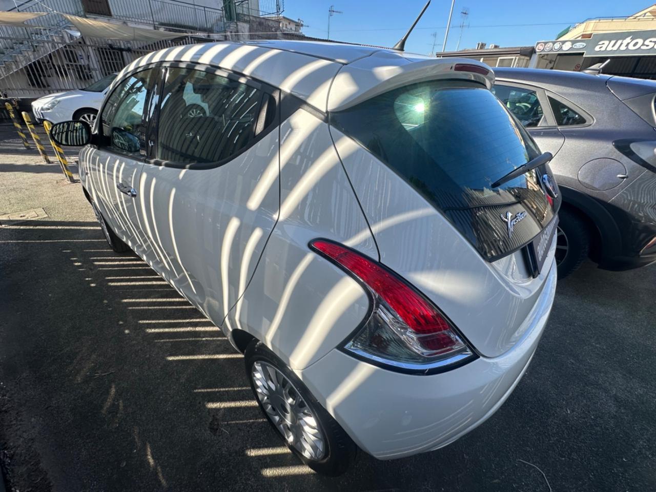Lancia Ypsilon 1.2 69 CV 5 porte Silver