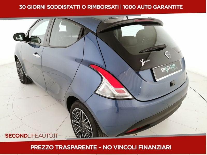 Lancia Ypsilon 1.0 firefly hybrid Silver s&s 70cv 5p.ti