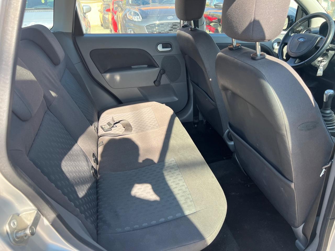 Ford Fiesta 1.4 16V 5p. Ghia