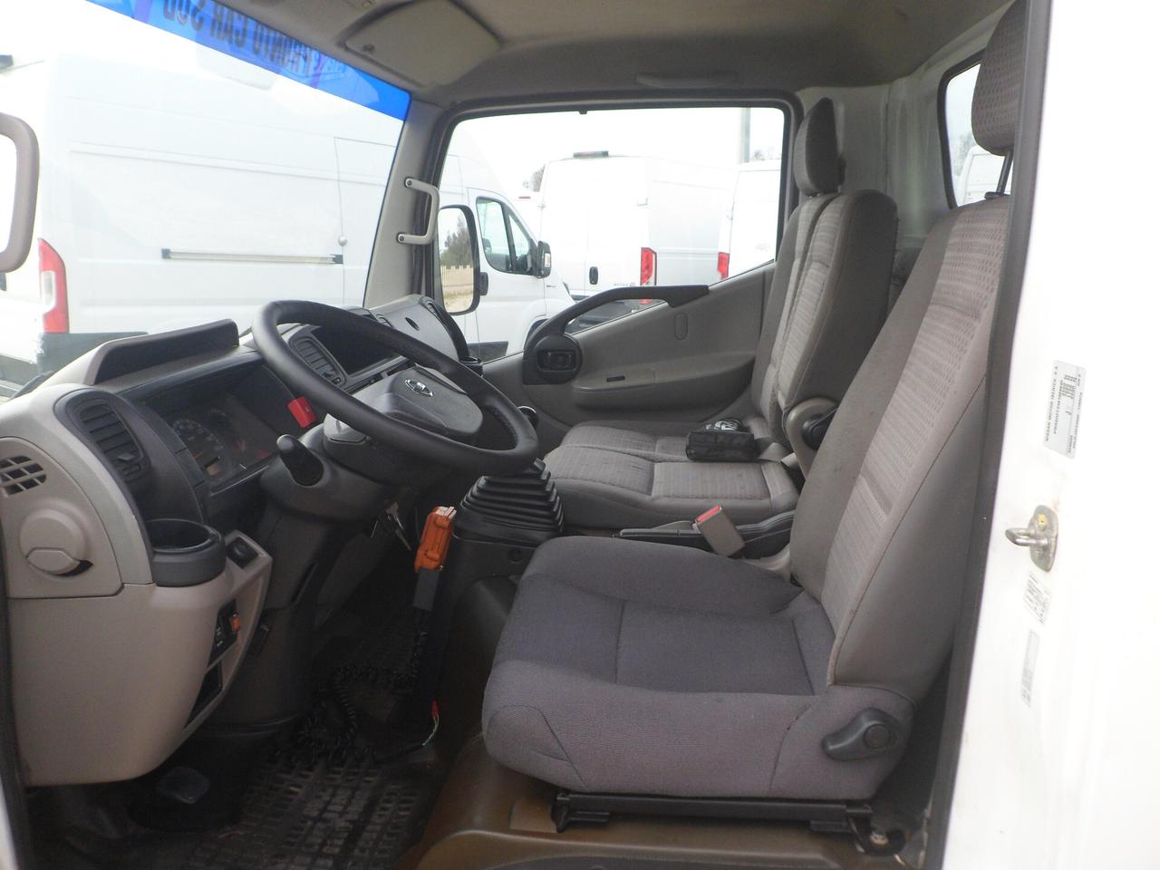 Nissan Cabstar ribaltabile trilaterale