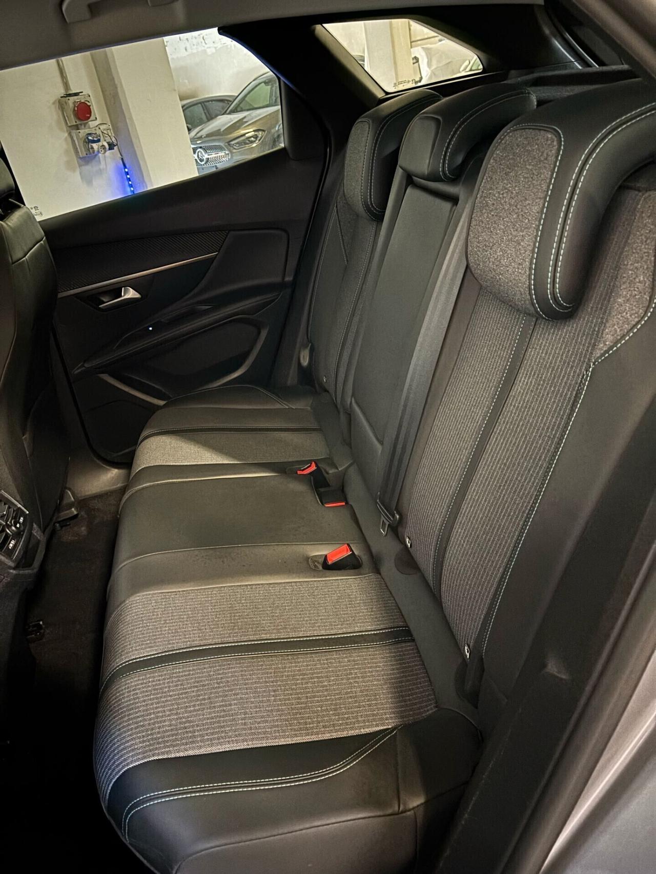 Peugeot 3008 BlueHDi 130 S&S Allure*/.