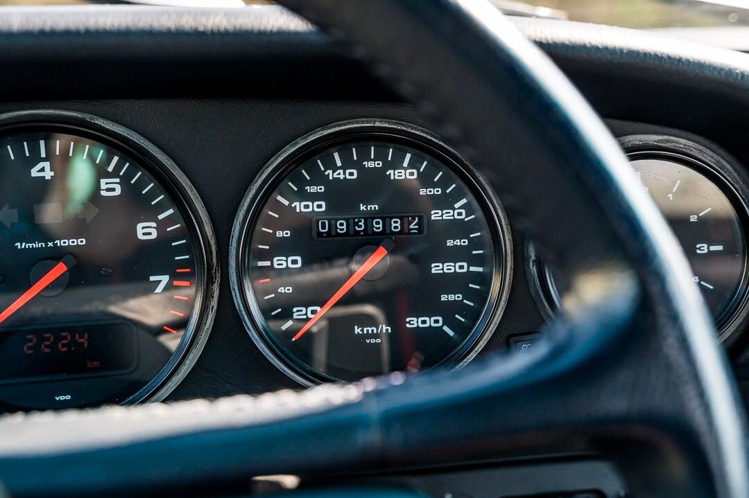 Porsche 911 964 Carrera 4 Cabriolet