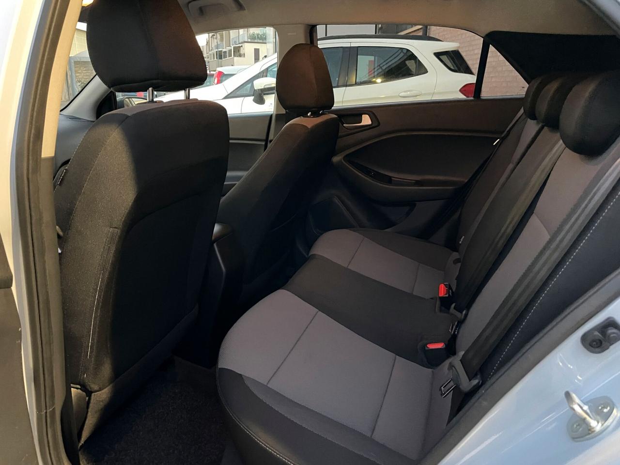 Hyundai i20 TUTTA TAGLIANDATA HYUNDAI- PREZZO FINALE COMPRESO DI PASSAGGIO