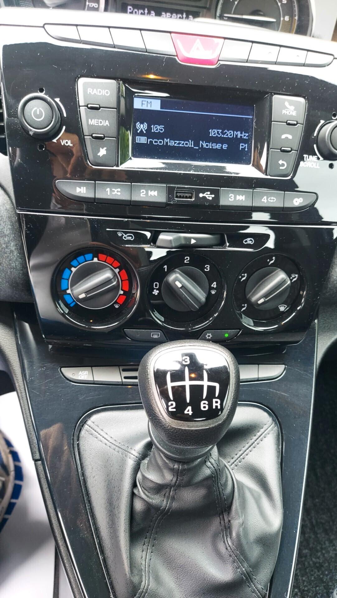 Lancia Ypsilon 1.0 Hybrid - Silver Plus