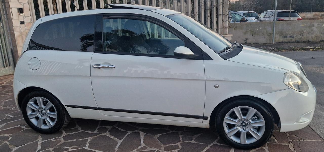 Lancia Ypsilon 1.3 MJT 75 CV Sport MomoDesign