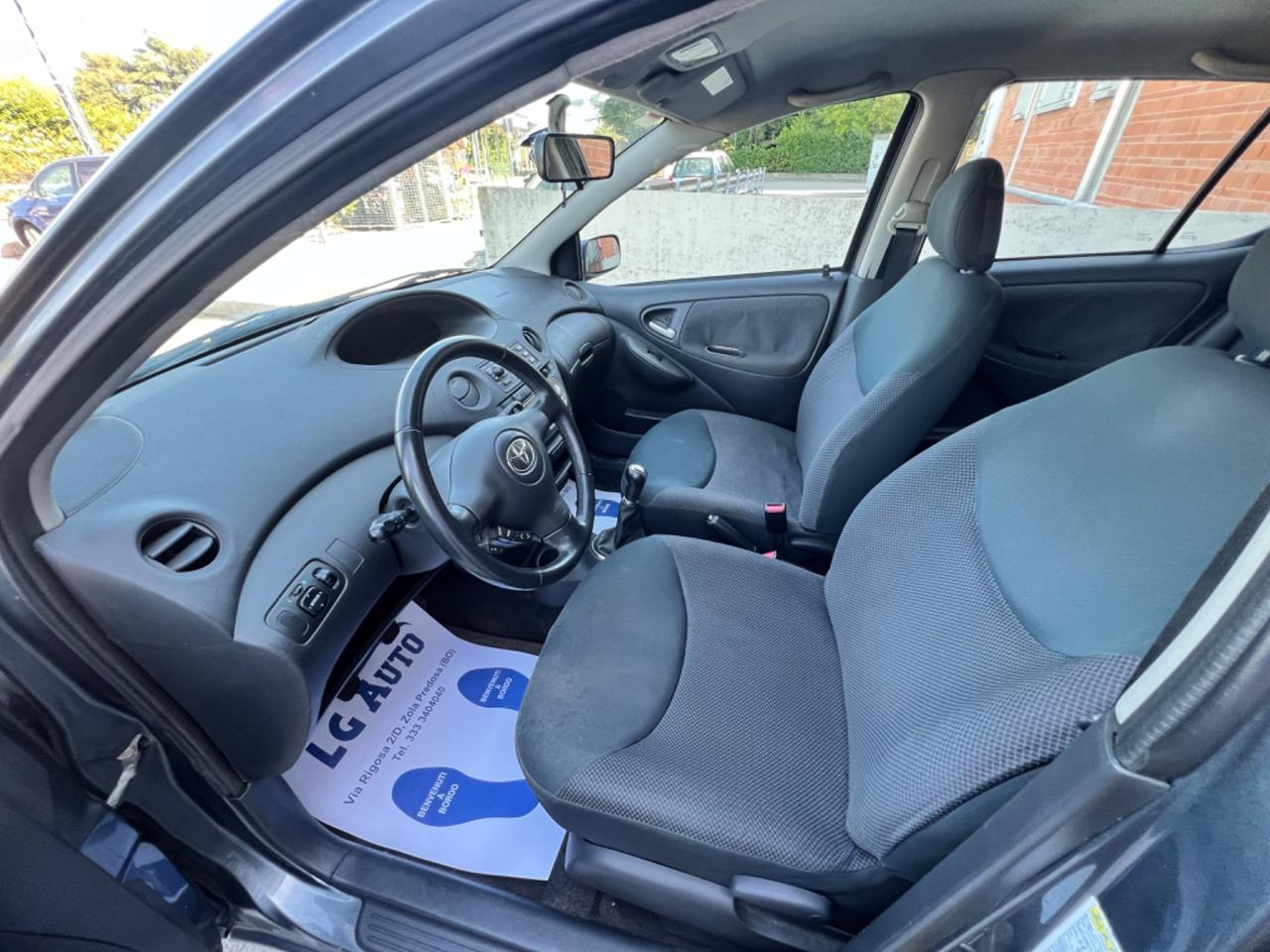 Toyota Yaris 1.3i 16V cat 5 porte Sol