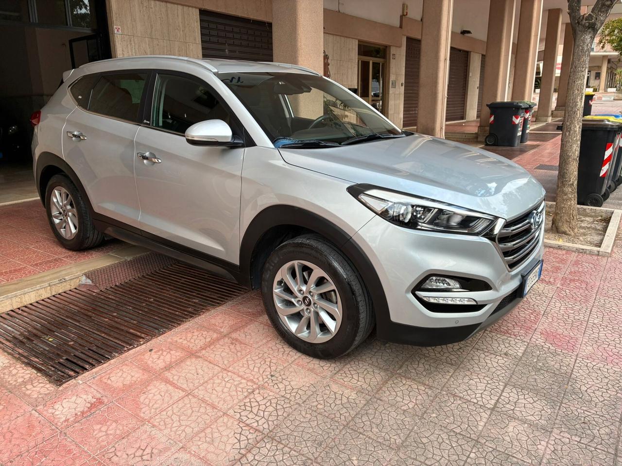 Hyundai Tucson 1.7CRDi perfetta garantita-16