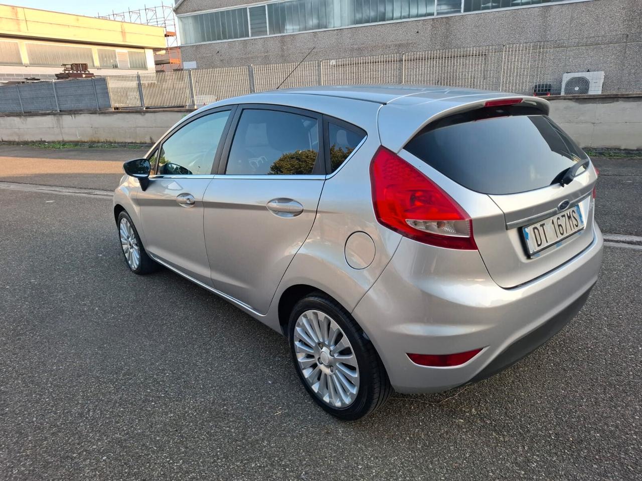 Ford Fiesta 1.2 5 porte SOLAMENTE 60.000 KM