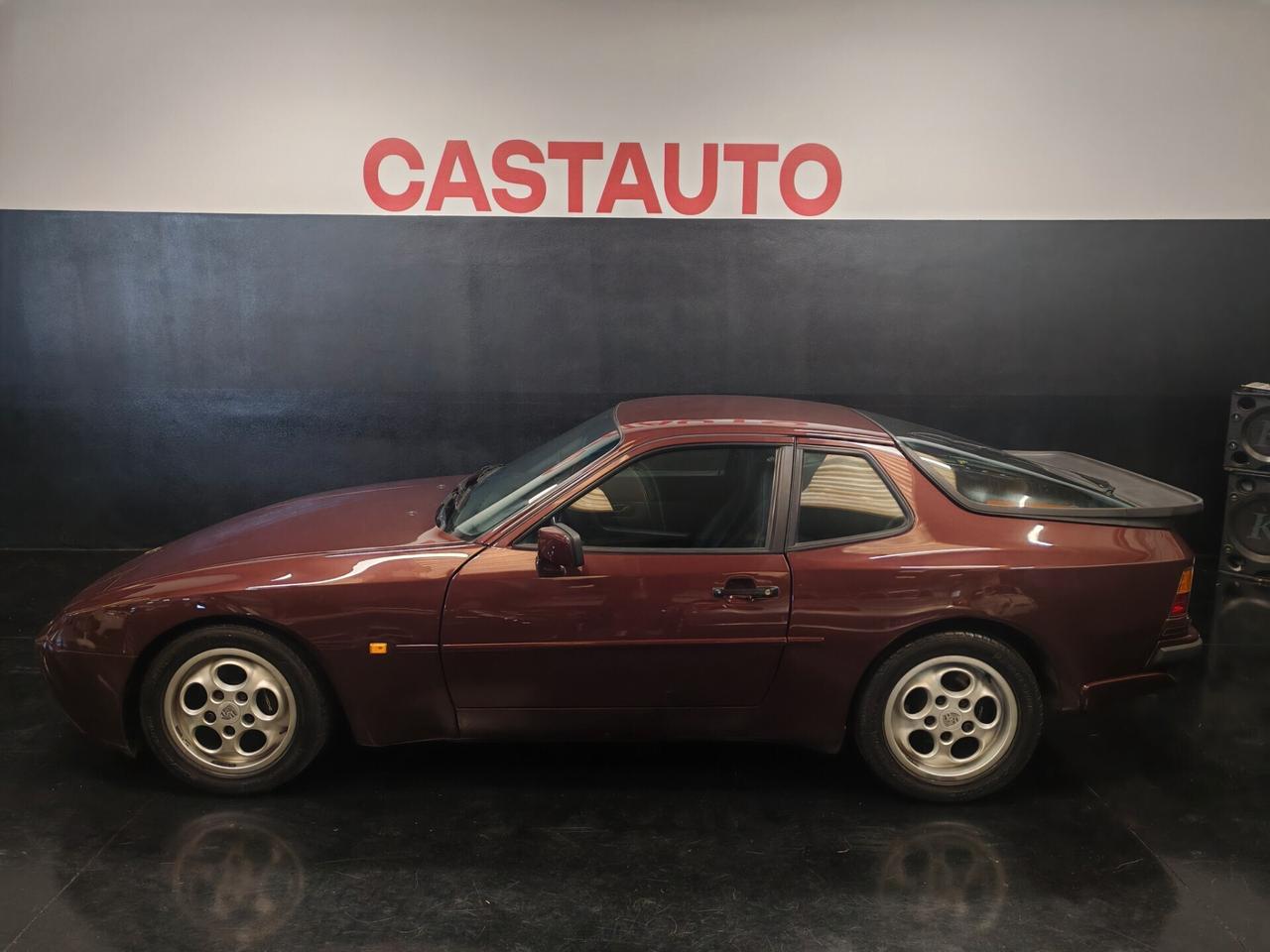 Porsche 944 Turbo targa oro