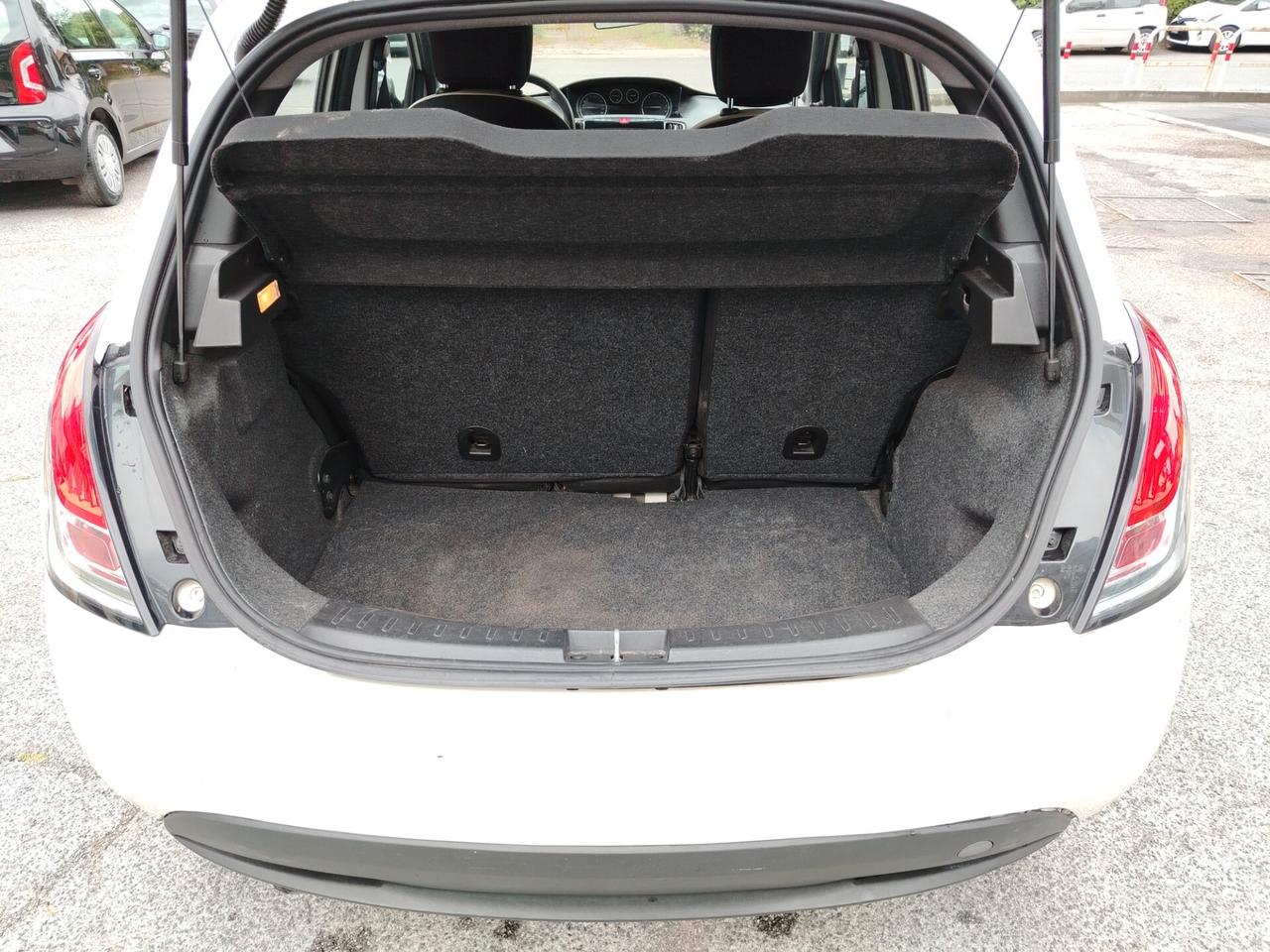 Lancia Ypsilon 1.2 69 CV 5 porte S&S Silver