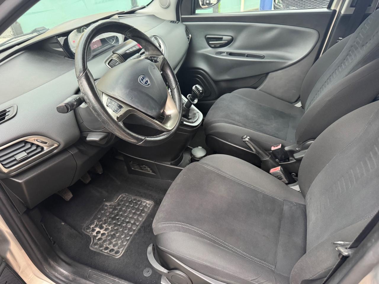 Lancia Ypsilon 1.2 69 CV 5 porte Platinum