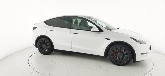 TESLA Model Y Performance Dual Motor AWD -con Autopilot avanzato