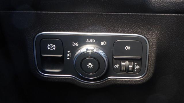 MERCEDES-BENZ GLB 200 d Automatic Sport