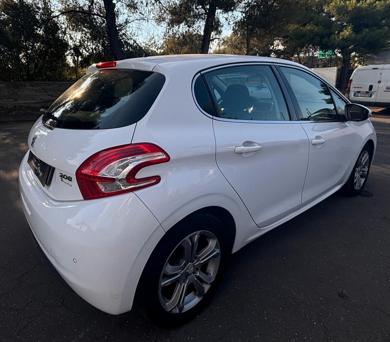 Peugeot 208 1.4 HDi 68 CV 5 porte Allure