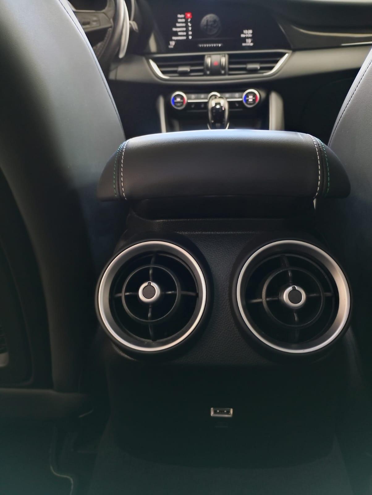 Alfa Romeo Giulia 2.9 V6 Bi-Turbo AT8 Quadrifoglio