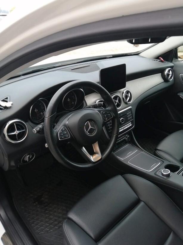 Mercedes-benz GLA 200 d Automatic Premium NIGHT EDITION