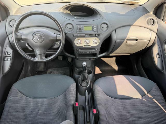 TOYOTA Yaris 1.3i 16V cat 5 porte Sol