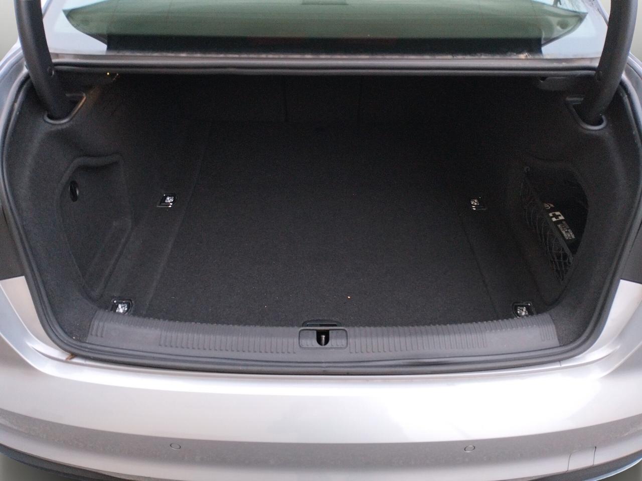 Audi A4 V Berlina 30 2.0 tdi mhev Business 136cv s-tronic