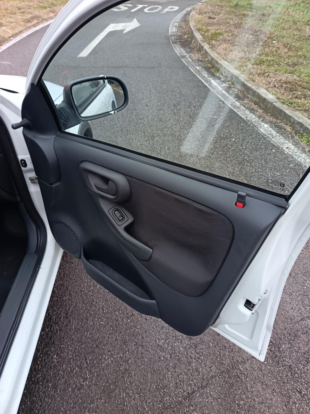 Opel Corsa 1.0i 12V cat 5 porte Club