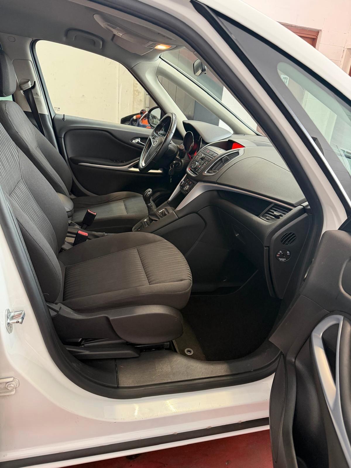 Opel Zafira Tourer 1.6 7 POSTI Turbo EcoM 150CV Cosmo