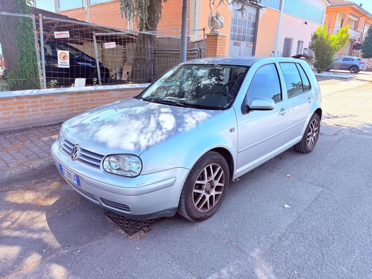 Volkswagen Golf - AUTOMATICA UNICO PROPRIETARIOOOO