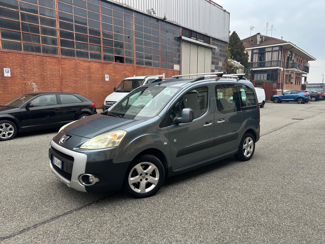 Peugeot Partner 7 posti 1.6 gpl della casa euro 5