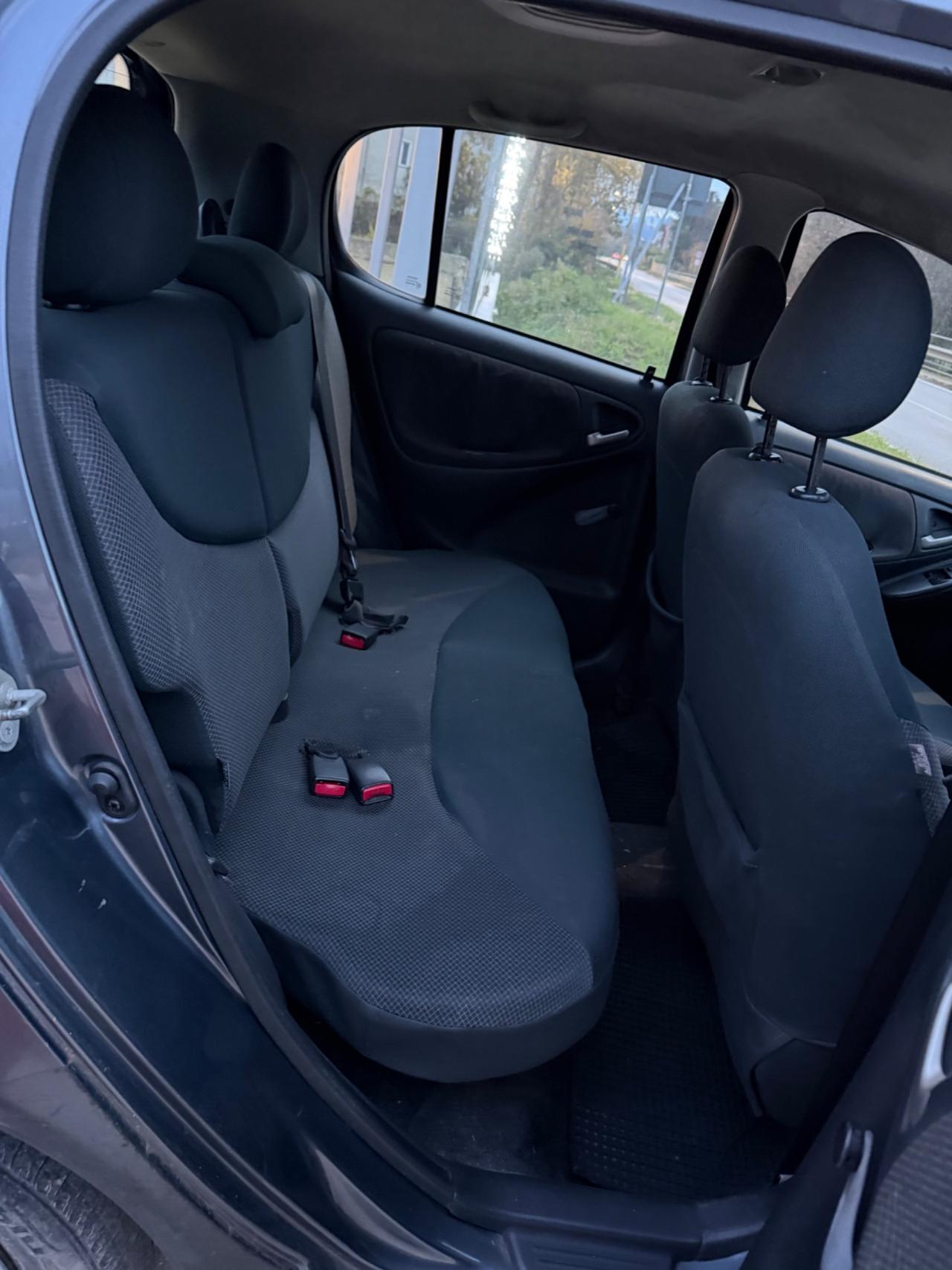 Toyota Yaris 1.0i 16V cat 5 porte Sol