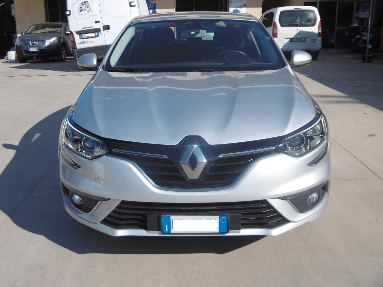 Renault Megane TCe 115 CV Business > 32000 Km