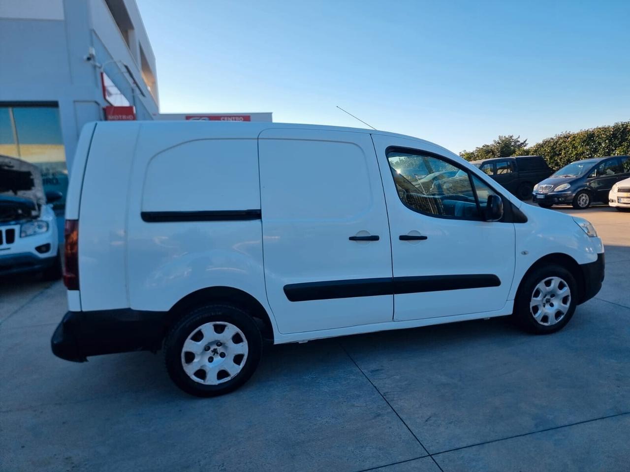 Peugeot PARTNER MAXI PROLUNGATO 3 POSTI