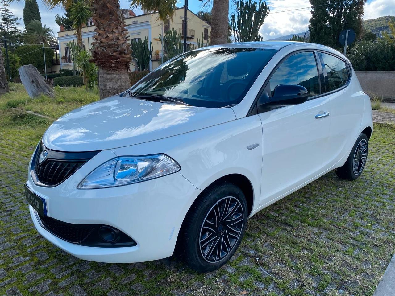Lancia Ypsilon 1.0 FireFly 5 porte S&S Hybrid Alberta Ferretti