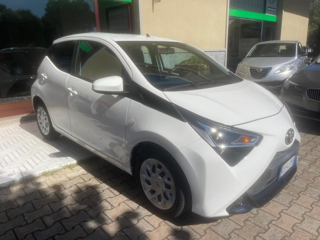 Toyota Aygo Connect 1.0 VVT-i 72CV 5 porte x-business MMT