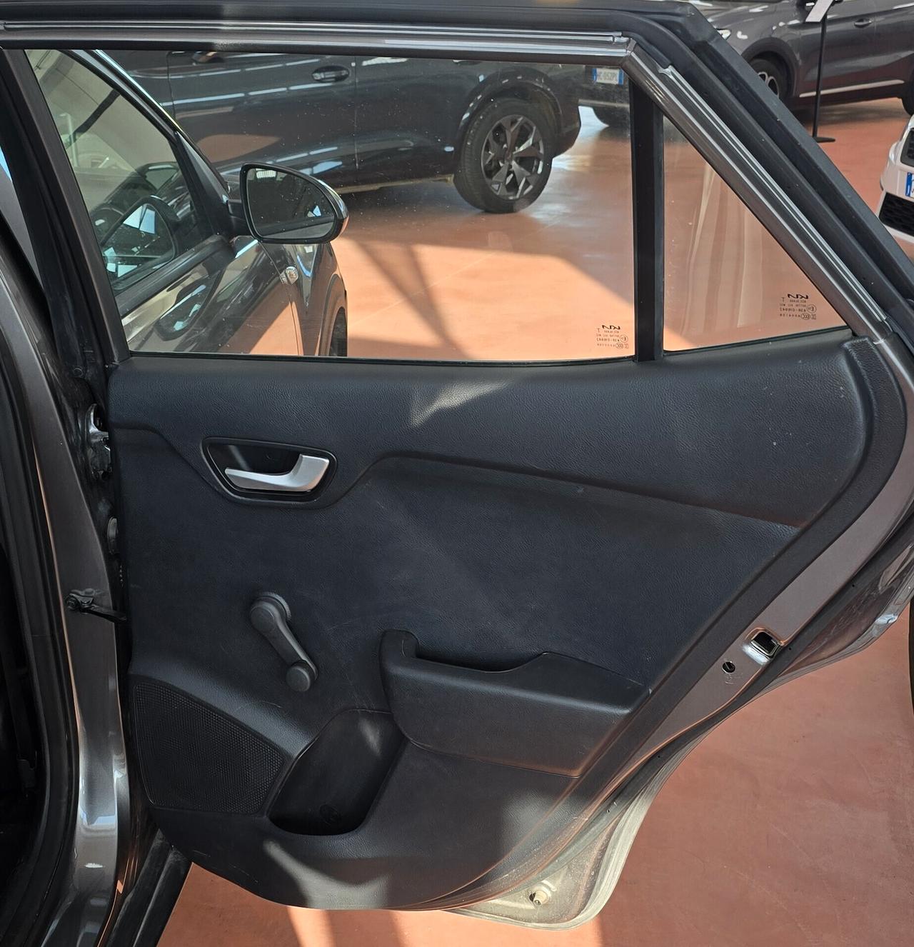 Kia Stonic 1.2 Urban DPI 80 CV (59 kW) - Il Urban Crossover Compatto e Affidabile