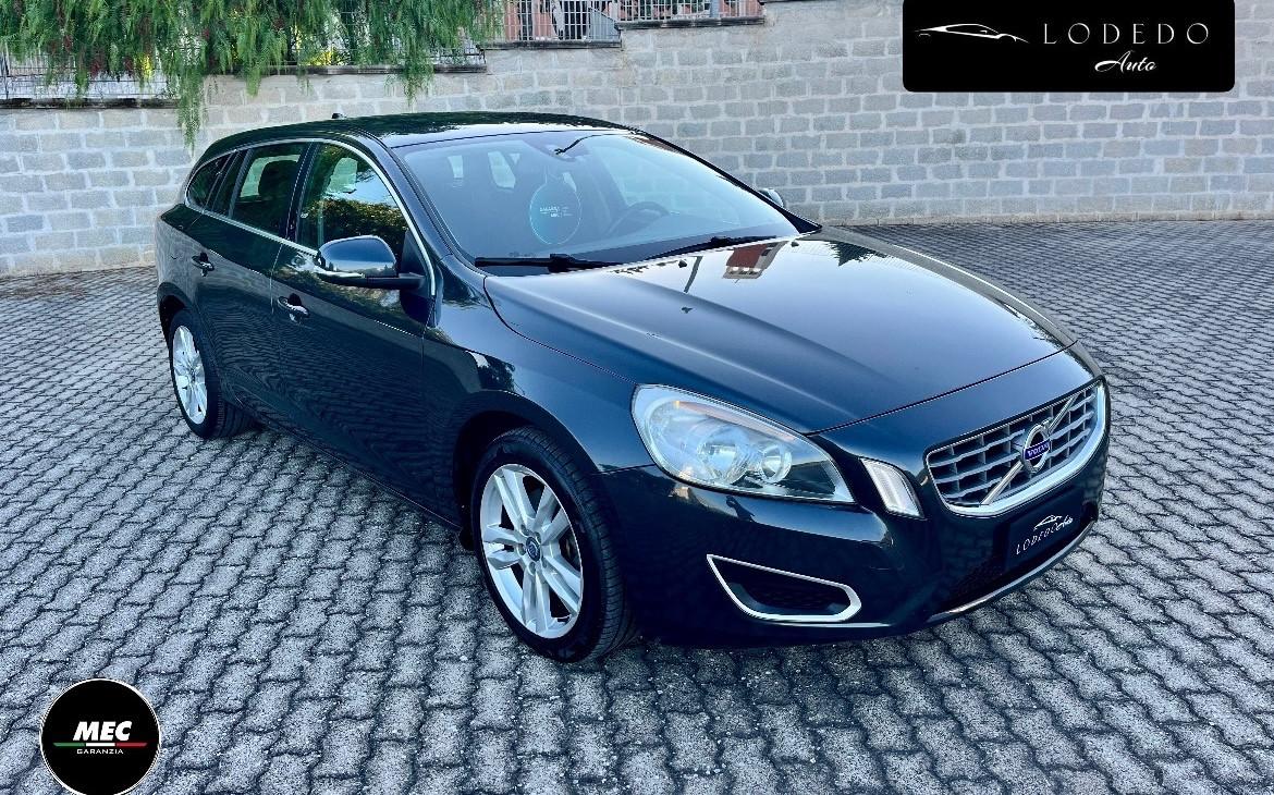 Volvo V60 D3 Momentum - 2013