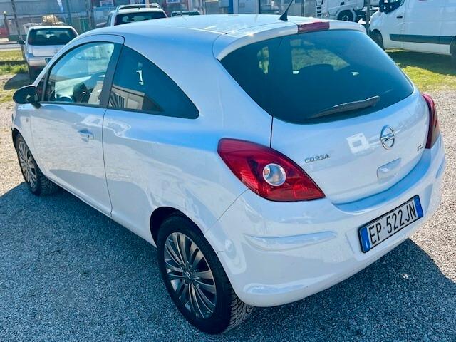 Opel Corsa 1.2 3 porte - 2013