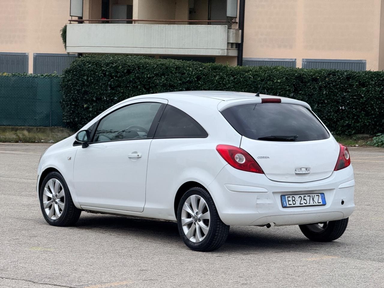 Opel Corsa 1.2 GPL/benzina