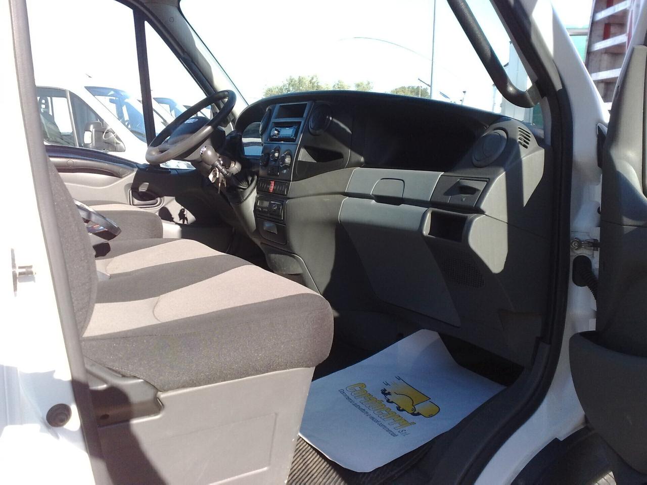 Iveco 65c17 3000cc cassone fisso con grù - 2013