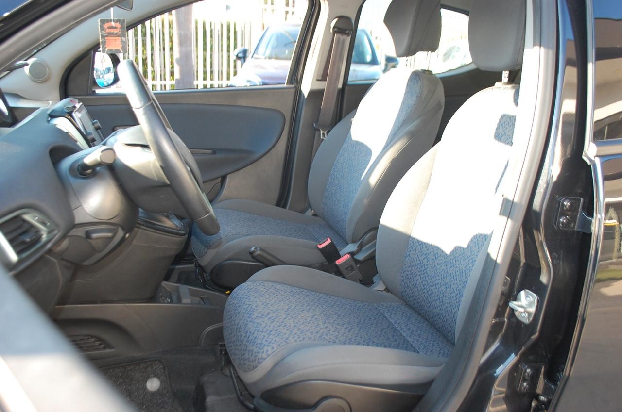 Lancia Ypsilon 1.0 firefly hybrid 70CV Gold Plus S&S Uff Italy