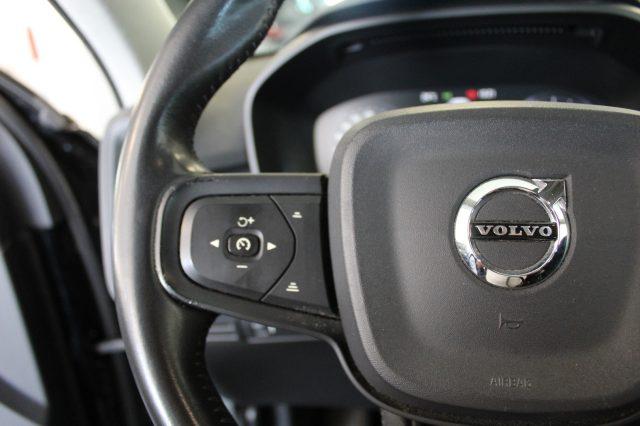 VOLVO XC40 2.0 D3 150 CV Momentum Pro