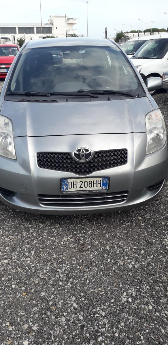 TOYOTA - Yaris - 1.0 5p. Sol