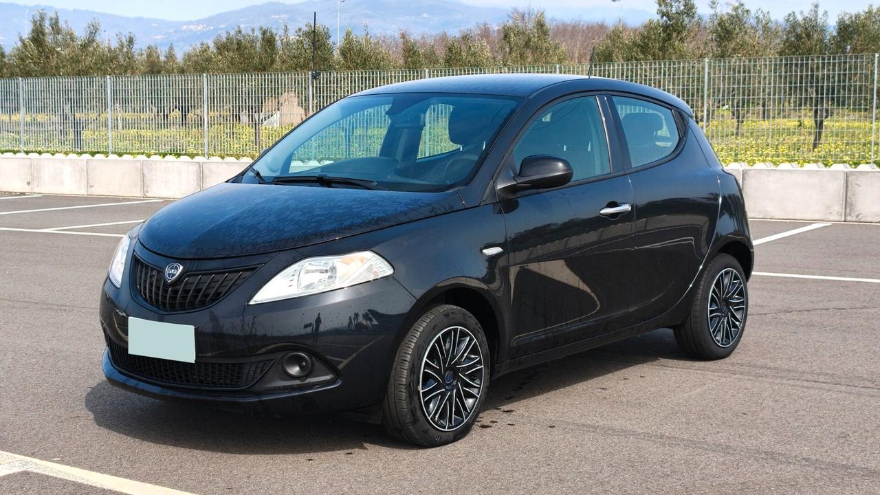 Lancia Ypsilon 1.0 FireFly 5 porte S&S Hybrid Alberta Ferretti