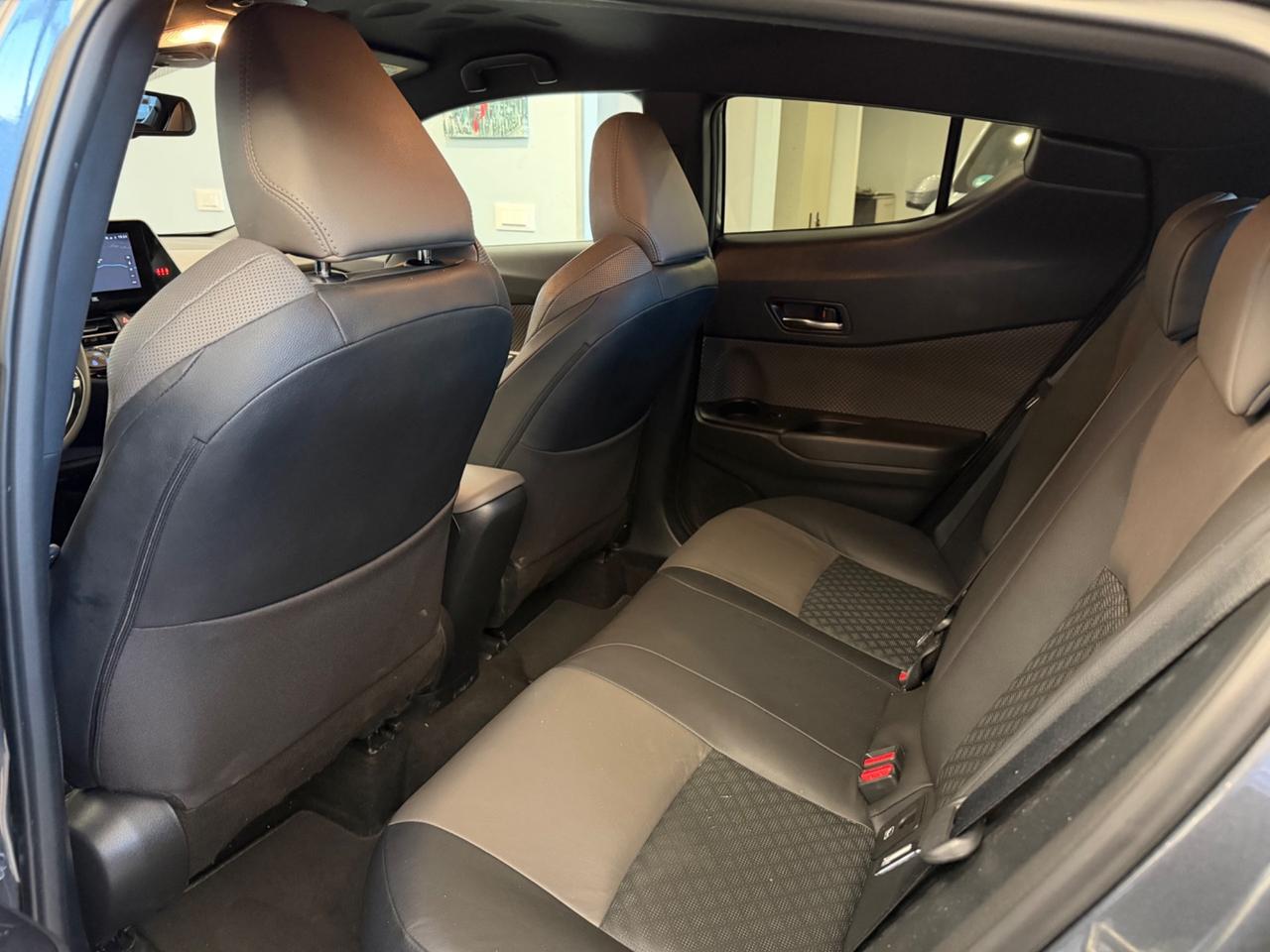Toyota C-HR 2.0 Hybrid Lounge e - cvt 184cv