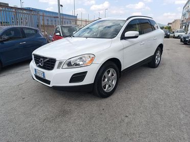 VOLVO XC60 DRIVe kINETIC 163 cv