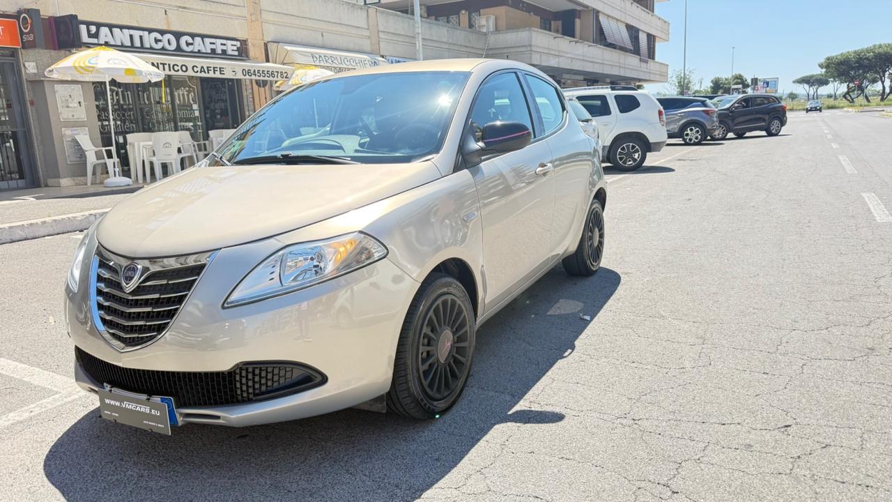 Lancia Ypsilon 1.2 69 CV 5 porte GPL Ecochic S Momodesign led pdc
