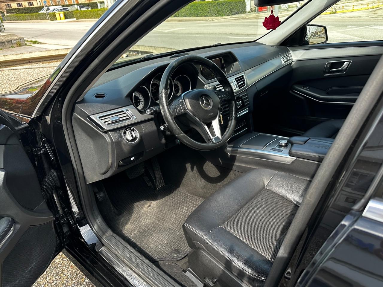 Mercedes-benz E 250 4Matic Automatic Premium