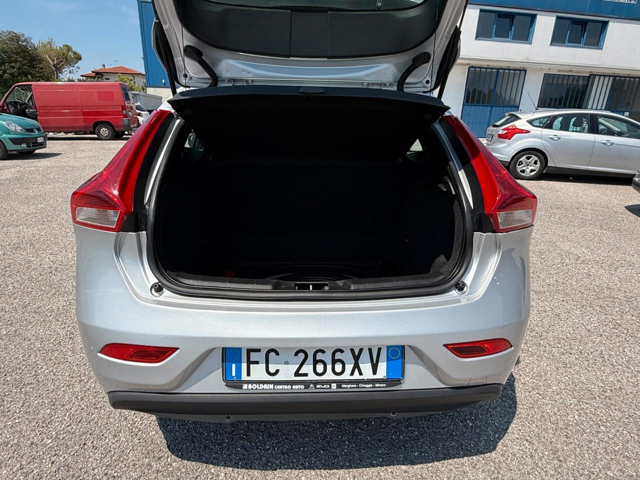 Volvo V40 D2