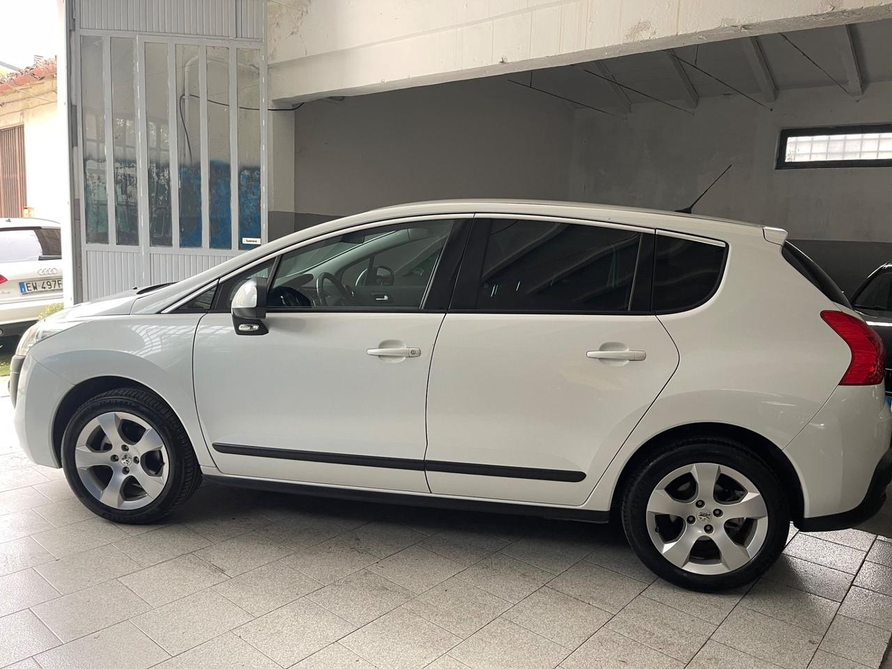Peugeot 3008 1.6 HDi 110CV cambio robotizzato Premium